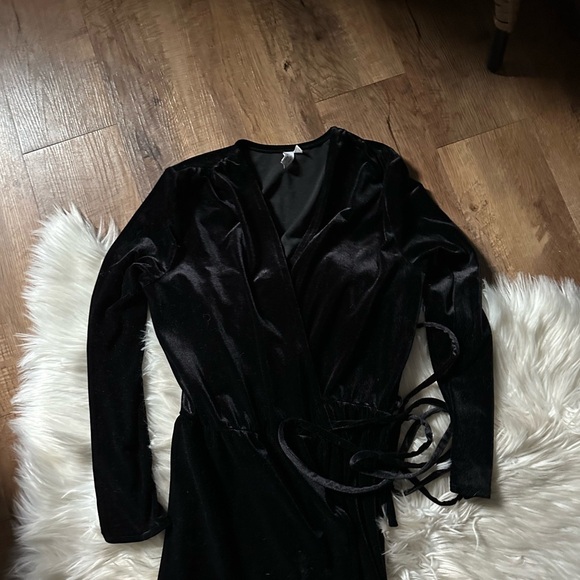 & OTHER STORIES Crushed Velvet Wrap Dress In Black - Picture 5 of 6